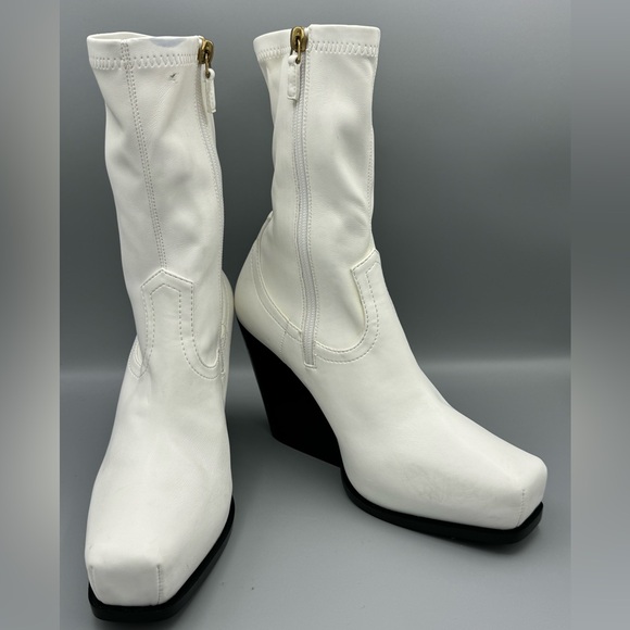 STELLA MCCARTNEY
WHITE COWBOY ANKLE BOOTS Size 37 - Picture 3 of 8